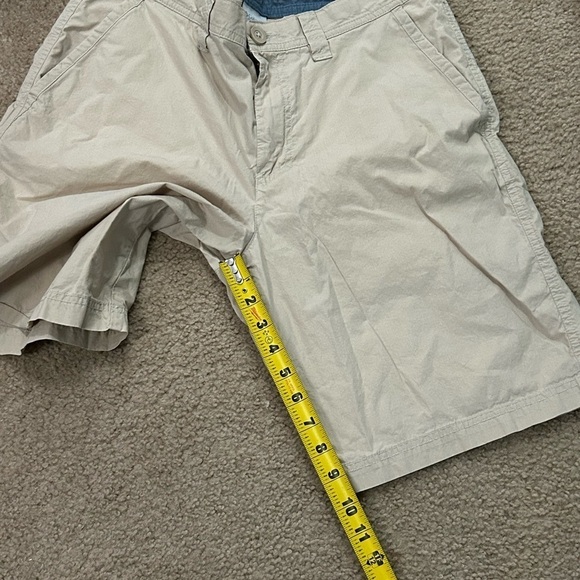Columbia Men’s 32x10 Beige Washed Out Shorts - Picture 7 of 9